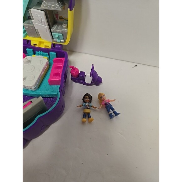 Polly Pocket Sweet Treat Cupcake Cafe Compact - Picture 4 of 9
